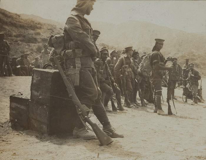 The Māori Contingent arriving at Gallipoli, 1915. The need for reinforcements at Gallipoli forced a change in British policy on &#39;native peoples&#39; fighting. PH-ALB-212-p15-2