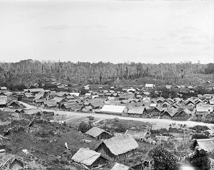 Parihaka village, Taranaki, date unknown. On 17 March 1860 British troops attacked a pā built by Te Āti Awa chief Te Rangitāke at Te Kohia. Silver gelatin. PH-NEG-4723